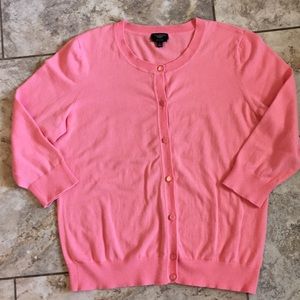Pantone’s 2019 Color of the Year coral sweater